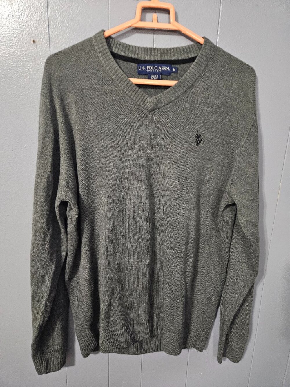 U.S. Polo Assn. Men's Gray V-Neck Sweater Size M